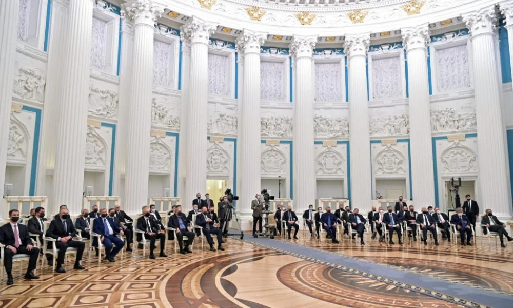 Ρωσική εισβολή : "Βολές" εκ των έσω από Ρώσους δισεκατομμυριούχους - "Σταμάτα τον πόλεμο τώρα"
